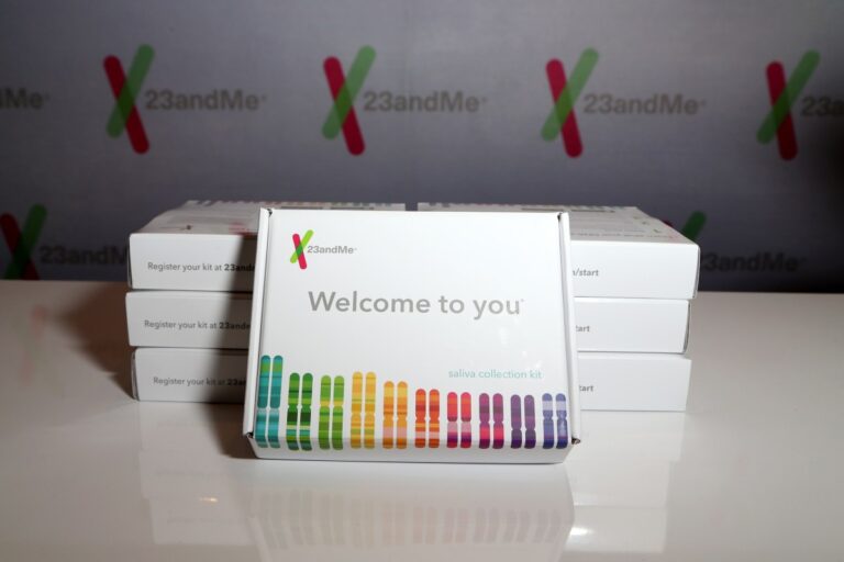 23 And Me Logo And Box.jpg