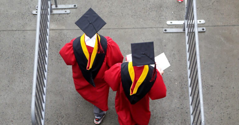 250502 Graduates Gowns College 2018 Ac 608p 5d31ad.jpg