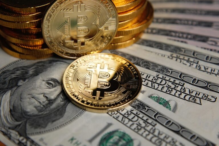 Bitcoin Us Dollars.jpg