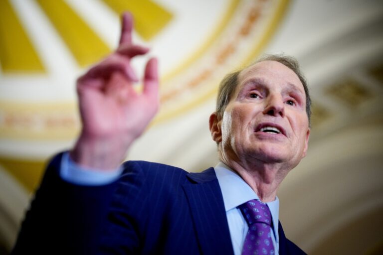 Senator Ron Wyden.jpg